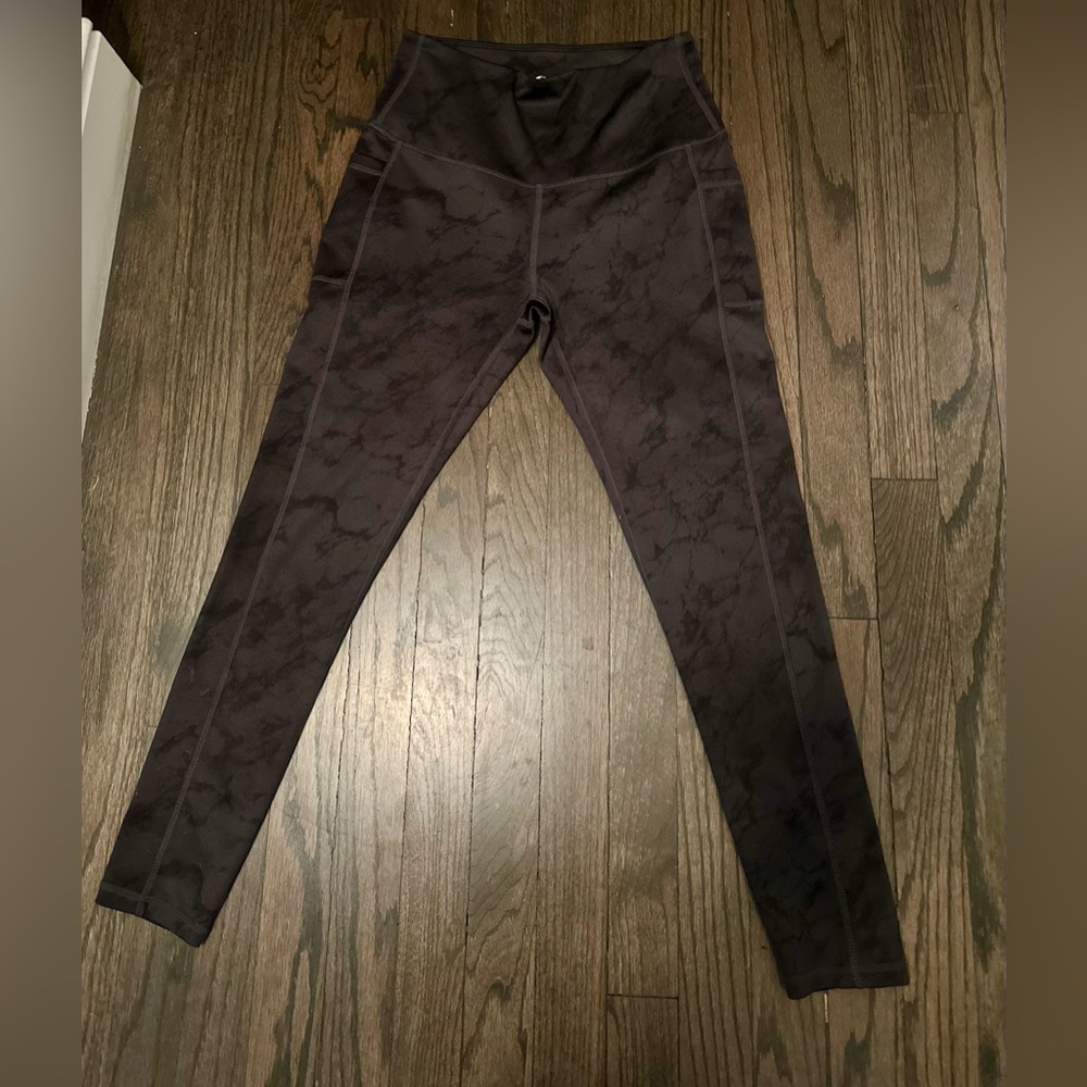 Black camouflage workout yoga leggings, size M.